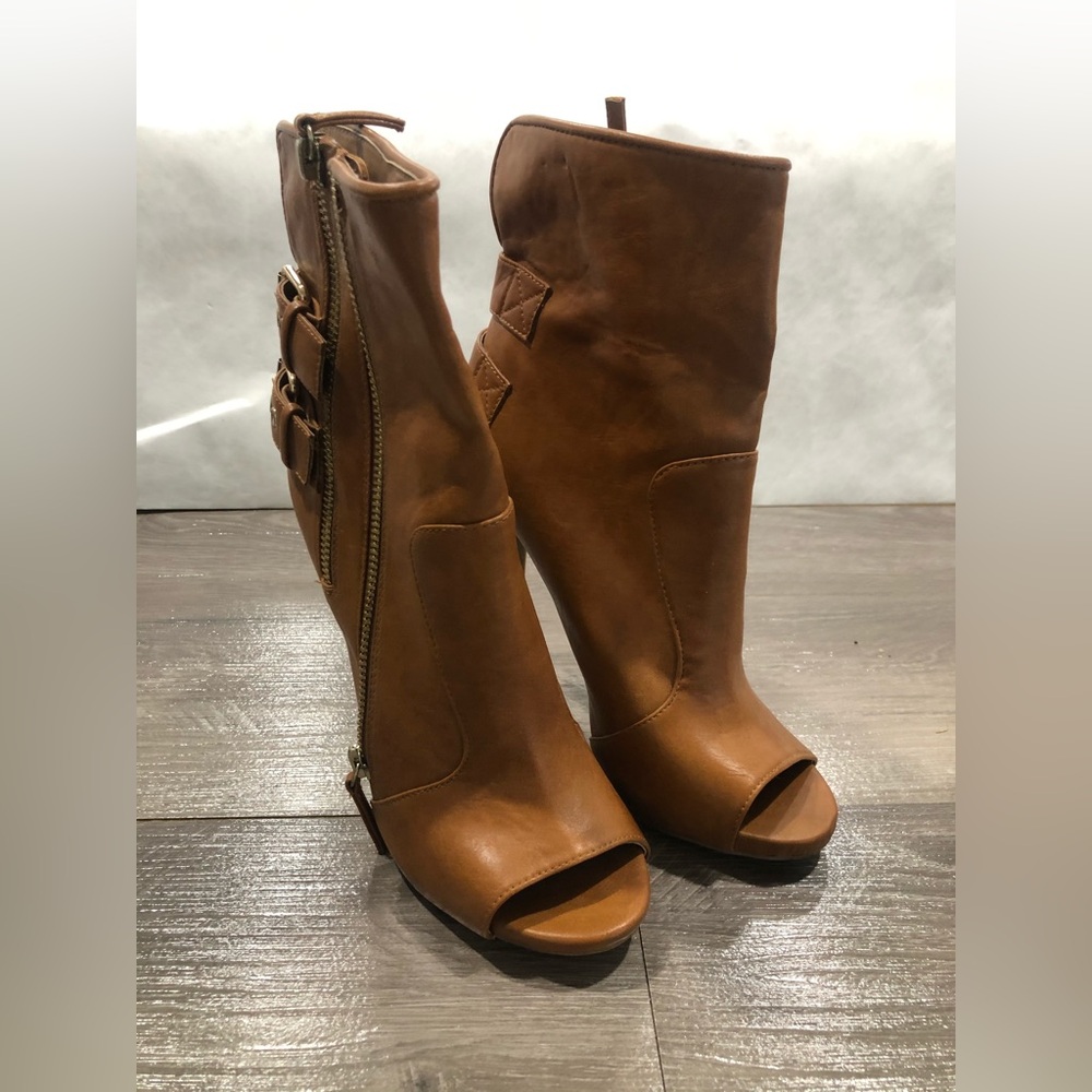 Zigi Soho Tan Open Toe boots. Size 9 New. Style Maisie